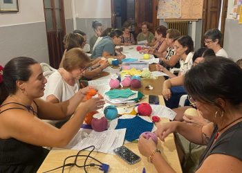 Monòver impulsa «Arquitectura Teixida» per a transformar la plaça Doña Carmela a través de la participació veïnal